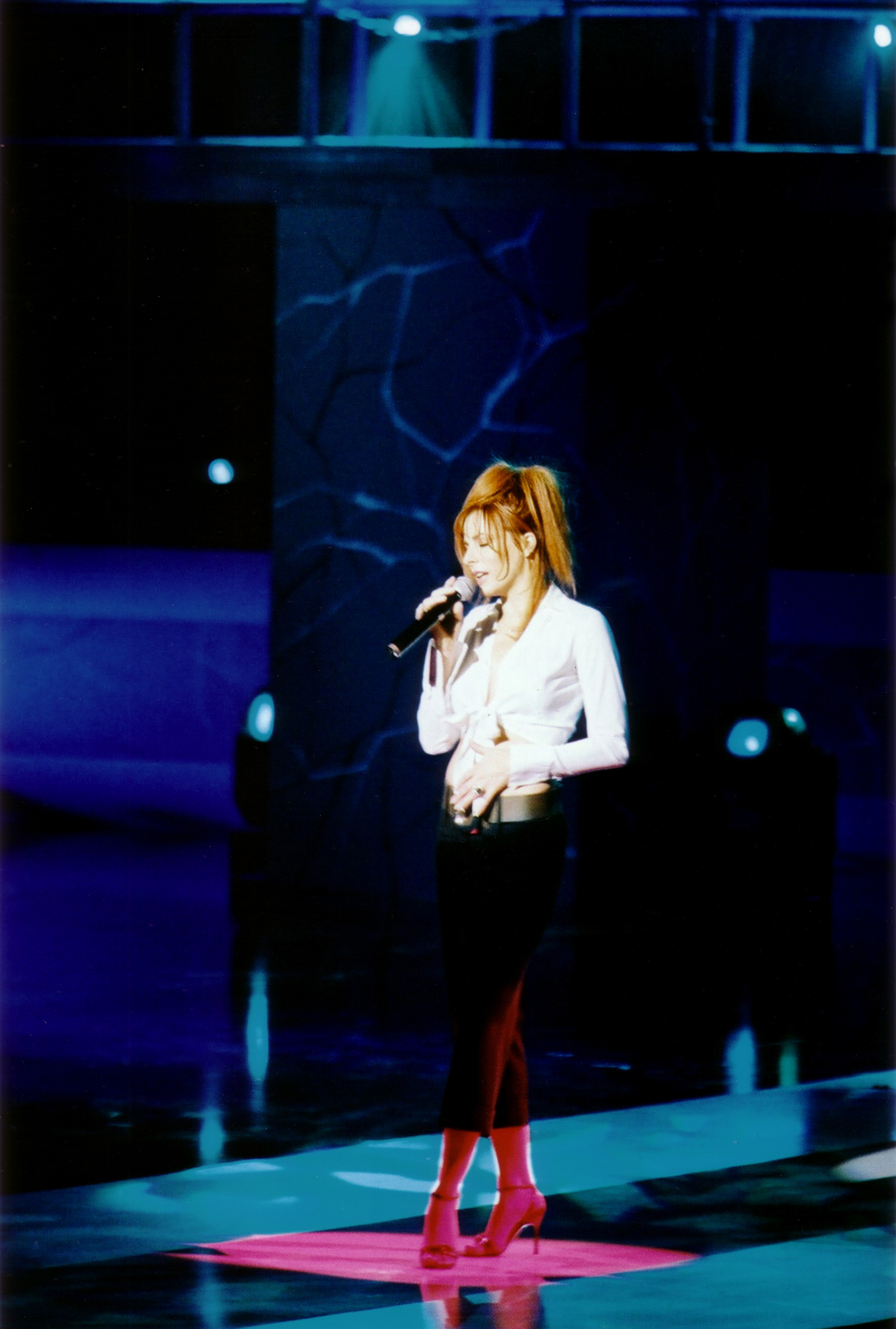 mylene-farmer-nrj-music-awards-2001-111