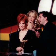 Mylène Farmer - NRJ Music Awards 2002 - Award