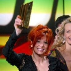 Mylène Farmer - NRJ Music Awards 2002 - Award