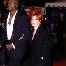 Mylène Farmer et Seal - NRJ Music Awards 2002 - Montée des marches