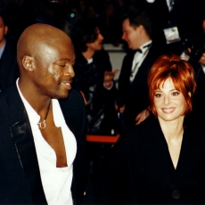 Mylène Farmer et Seal - NRJ Music Awards 2002 - Montée des marches