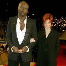 Mylène Farmer et Seal - NRJ Music Awards 2002 - Montée des marches