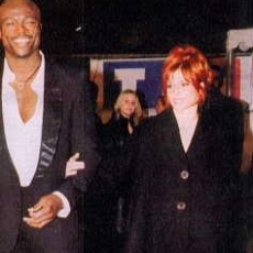 Mylène Farmer et Seal - NRJ Music Awards 2002 - Montée des marches