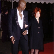 Mylène Farmer et Seal - NRJ Music Awards 2002 - Montée des marches