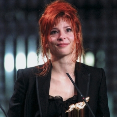 mylene-farmer-nrj-music-awards-2003-311