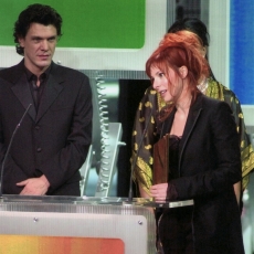 mylene-farmer_2003_nrj-music-awards_302