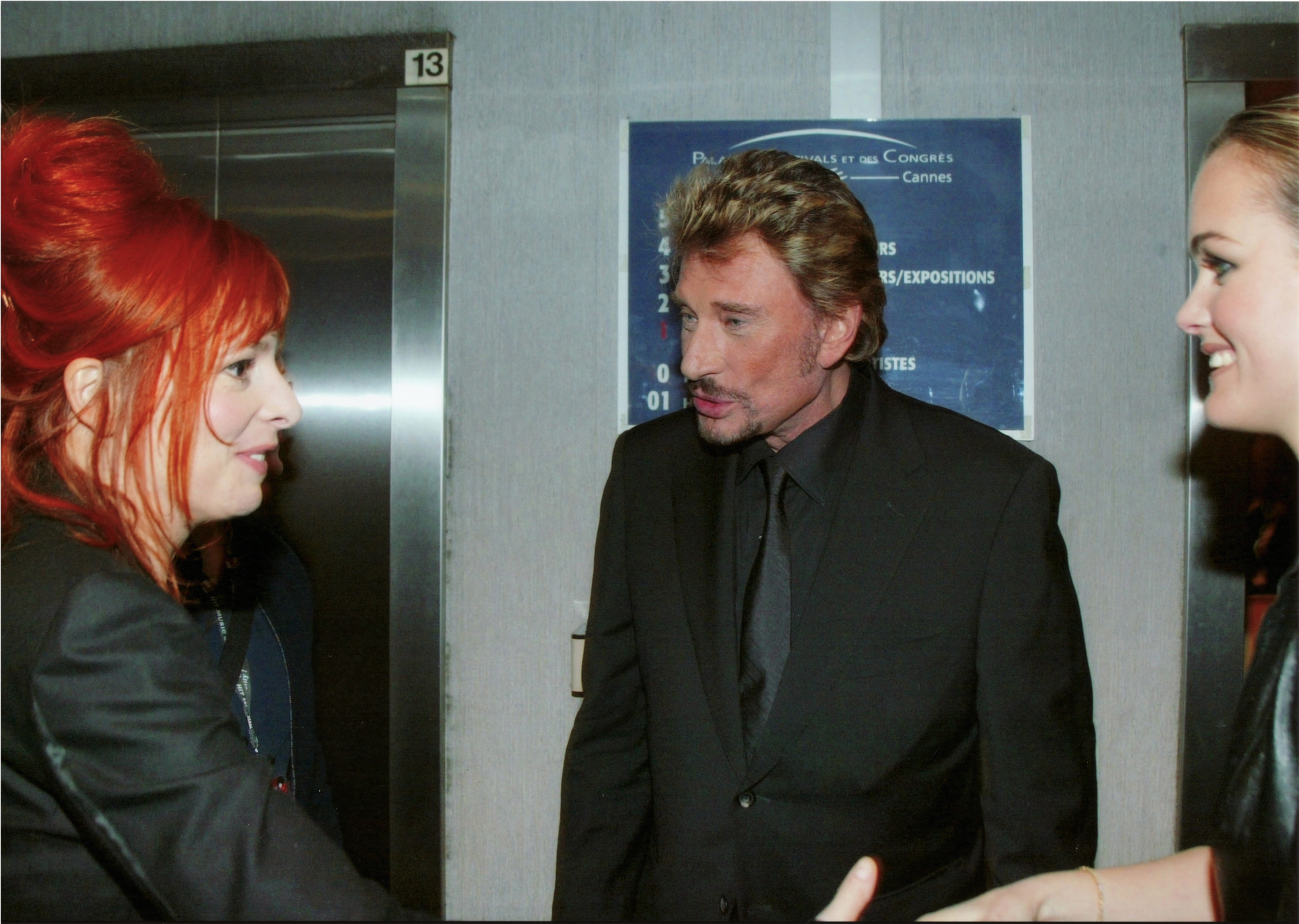 mylene-farmer_2003_nrj-music-awards_401