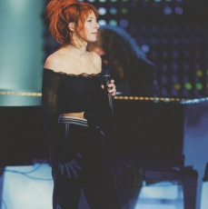 Mylène Farmer - NRJ Music Awards 2003 - Prestation Rêver