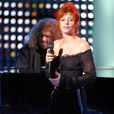 Mylène Farmer - NRJ Music Awards 2003 - Prestation Rêver