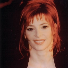 Mylène Farmer - NRJ Music Awards 2003 - Montée des marches