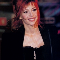 Mylène Farmer - NRJ Music Awards 2003 - Montée des marches