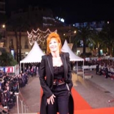 Mylène Farmer - NRJ Music Awards 2003 - Montée des marches