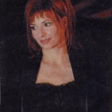 Mylène Farmer - NRJ Music Awards 2003 - Montée des marches