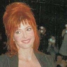 Mylène Farmer - NRJ Music Awards 2003 - Montée des marches