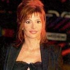 Mylène Farmer - NRJ Music Awards 2003 - Montée des marches