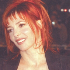 Mylène Farmer - NRJ Music Awards 2003 - Montée des marches