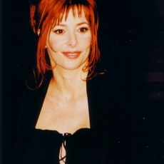 Mylène Farmer - NRJ Music Awards 2003 - Montée des marches