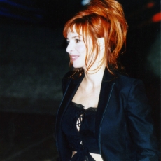 mylene-farmer_2003_nrj-music-awards_164