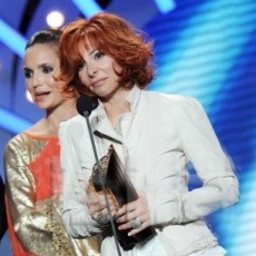 Mylene Farmer - NRJ Music Awards 2009 - Prestation et Award