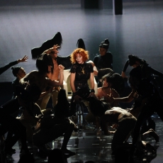 Mylène Farmer NRJ Music Awards 2011 Prestation sur Oui mais... Non