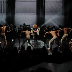 Mylène Farmer NRJ Music Awards 2011 Prestation sur Oui mais... Non