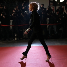 Mylène Farmer NRJ Music Awards 2011 Tapis Rouge