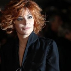 Mylène Farmer NRJ Music Awards 2011 Tapis Rouge