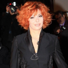 Mylène Farmer NRJ Music Awards 2011 Tapis Rouge