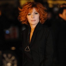 Mylène Farmer NRJ Music Awards 2011 Tapis Rouge