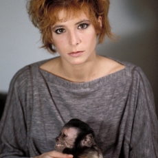 Mylène Farmer et E.T. - 1986 - Photographe : Bernard Leloup