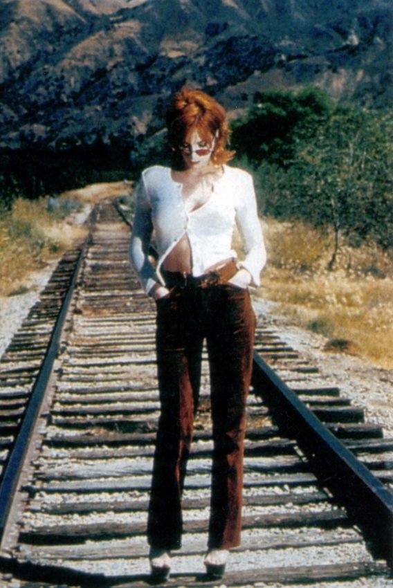 Mylène Farmer - Août 1995 - Californie - Photographe : Claude Gassian