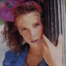 mylene-farmer-1984-louis-vincent-105