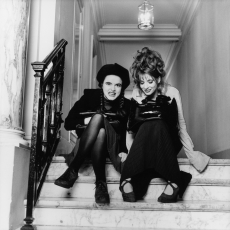 mylene-farmer_1995_marianne-rosenstiehl_rencontre-amelie-nothomb_001