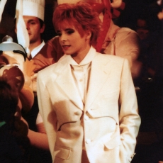 mylene-farmer-1991-tv-sacree-soiree-17-avril-1991-117