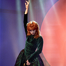 mylene-farmer-tv-sacree-soiree-18-mai-1988-204