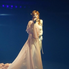 mylene-farmer-timeless-2013-paris-bercy-14-septembre-photos-fans-054