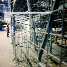 GenÃ¨ve, le 15 octobre, Palexpo, Halle 6, reportage dans les coulisses et les travailleurs de l' Ombre pour monter les 8 000 places pour le concert de MylÃ¨ne Farmer...Â©pascal frautschi