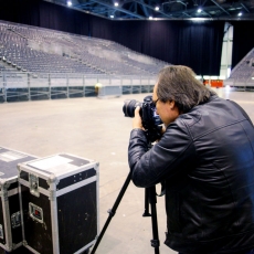 GenÃ¨ve, le 15 octobre, Palexpo, Halle 6, reportage dans les coulisses et les travailleurs de l' Ombre pour monter les 8 000 places pour le concert de MylÃ¨ne Farmer...Â©pascal frautschi