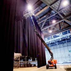 GenÃ¨ve, le 15 octobre, Palexpo, Halle 6, reportage dans les coulisses et les travailleurs de l' Ombre pour monter les 8 000 places pour le concert de MylÃ¨ne Farmer...Â©pascal frautschi