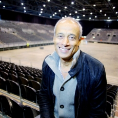 GenÃ¨ve, le 15 octobre, Palexpo, Halle 6, reportage dans les coulisses et les travailleurs de l' Ombre pour monter les 8 000 places pour le concert de MylÃ¨ne Farmer, sur la photo, Michael Drieberg (managing director)...Â©pascal frautschi