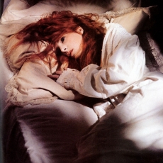 Mylène Farmer - Giorgino - Photographe : Etienne George