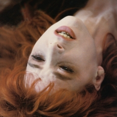 Mylène Farmer - Giorgino - Photographe : Etienne George