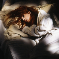 Mylène Farmer - Tournage Giorgino - Photographe Etienne George - 1993