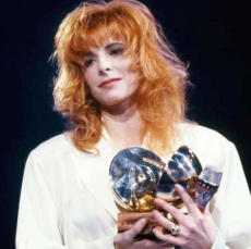 Mylène Farmer aux Victoires de la Musique le 19 novembre 1988