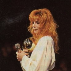 mylene-farmer-1988-les-victoires-de-la-musique-19-11-1988-013