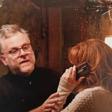 Pascal Laugier et Mylène Farmer - Tournage du film Ghostland - 2016 - Winnipeg, Canada - Photo : Mars Films - Photo publiée dans le magazine Gala le 7 mars 2018