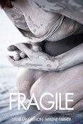 Affiche de l'exposition Fragile