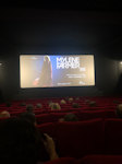 Mylène Farmer - Live 2019 Le Fim - Bande annonce de Mylène Farmer 2019 Le Film au cinéma Le Vincennes diffusée avant le film Deux moi de Céric Klapisch - Photo : Sandra (Lou Dorléac)