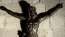 Statue du Christ dans le clip Je te rends ton amour