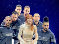 Mylène Farmer et danseurs Timeless 2013